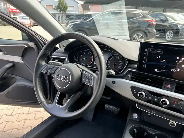 AUDI A4 AVANT (26/27)