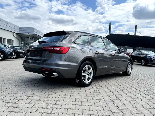 AUDI A4 AVANT (4/27)