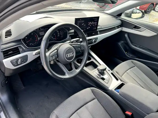 AUDI A4 AVANT (9/27)