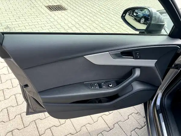 AUDI A4 AVANT (10/27)