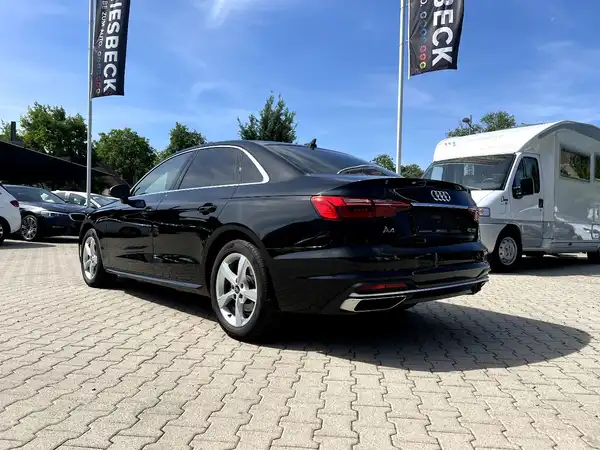 AUDI A4 (2/28)