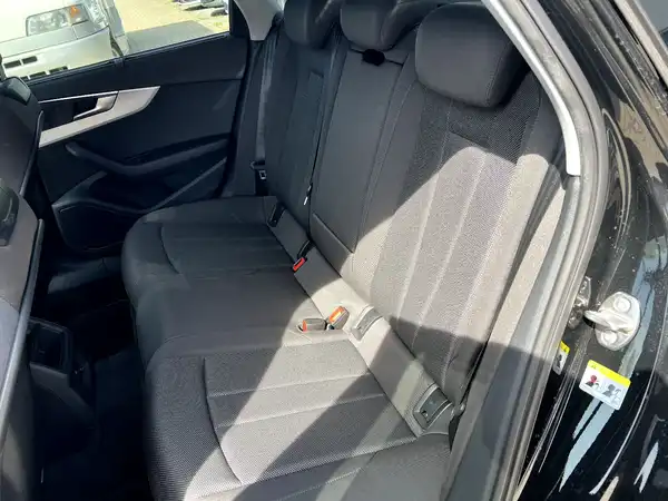AUDI A4 (13/28)