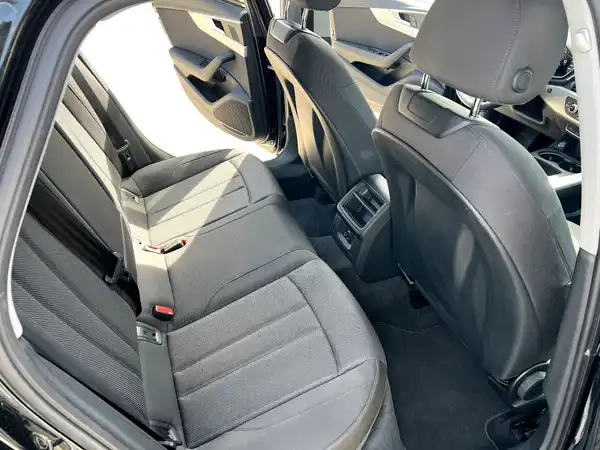 AUDI A4 (15/28)