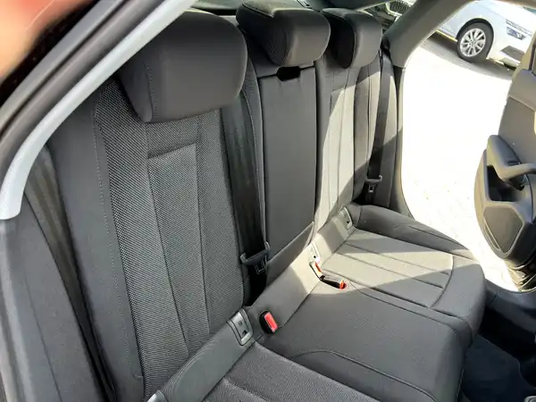 AUDI A4 (16/28)