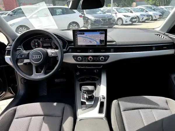 AUDI A4 (18/28)
