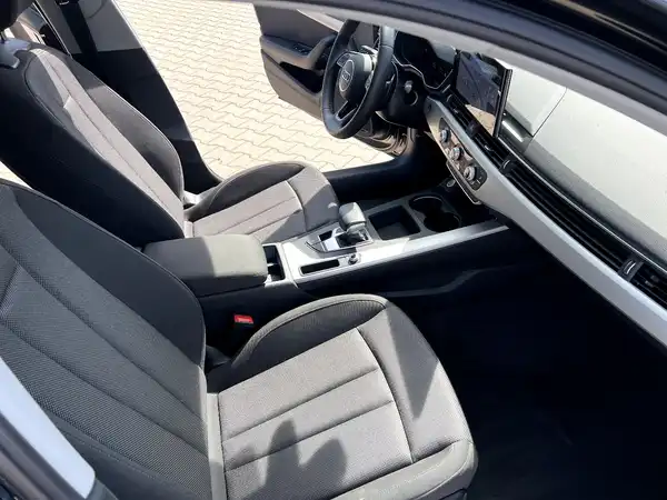 AUDI A4 (21/28)