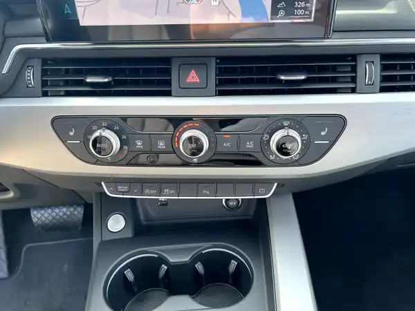 AUDI A4 (25/28)