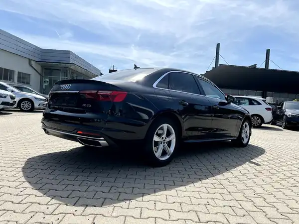 AUDI A4 (4/28)