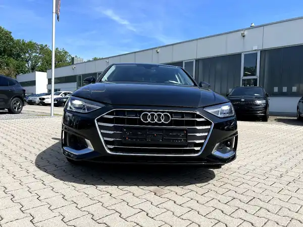 AUDI A4 (6/28)