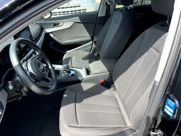 AUDI A4 (8/28)