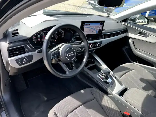 AUDI A4 (9/28)