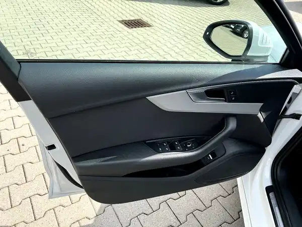 AUDI A4 AVANT (11/27)