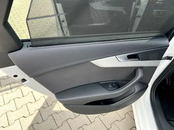 AUDI A4 AVANT (12/27)