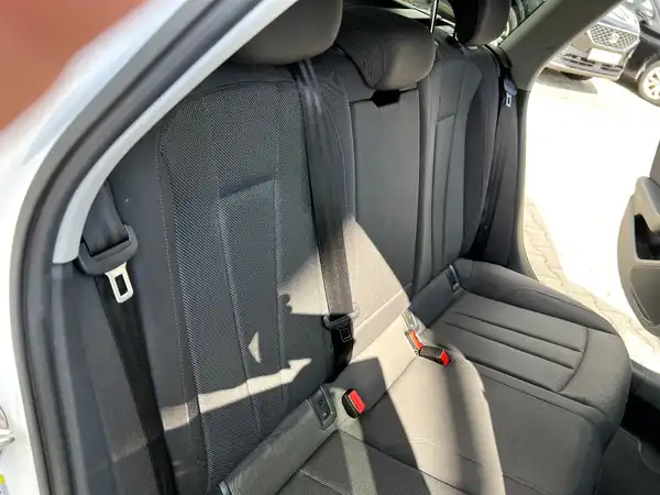 AUDI A4 AVANT (17/27)
