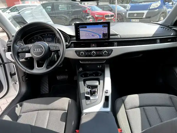 AUDI A4 AVANT (18/27)