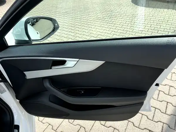 AUDI A4 AVANT (20/27)