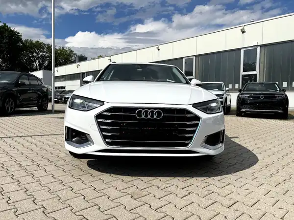 AUDI A4 AVANT (6/27)