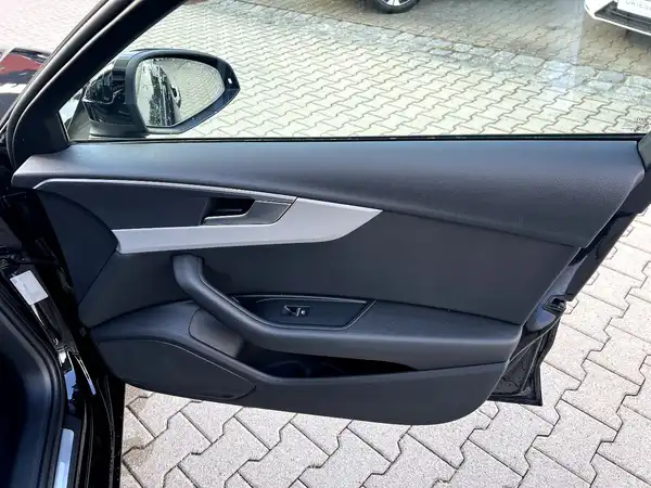 AUDI A4 AVANT (20/28)