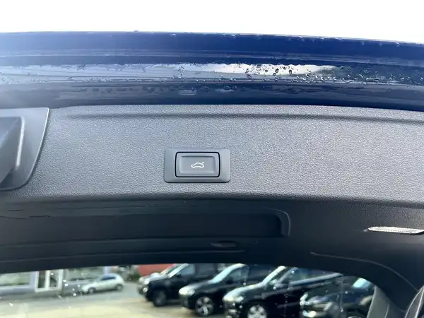 AUDI A4 AVANT (8/28)