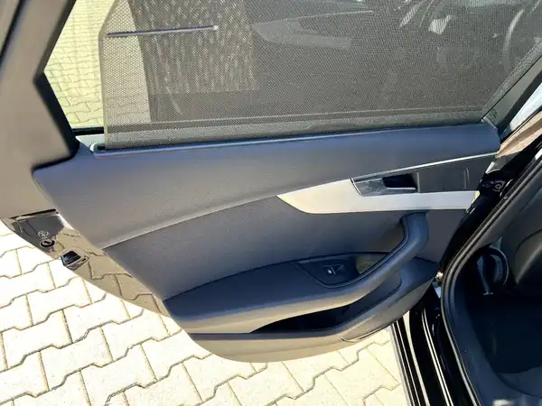 AUDI A4 AVANT (11/27)