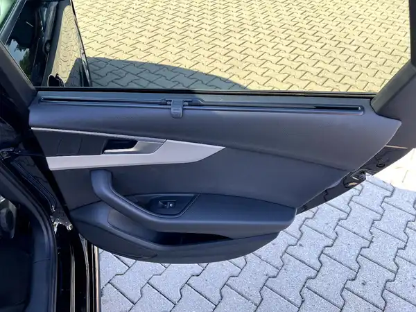 AUDI A4 AVANT (15/27)
