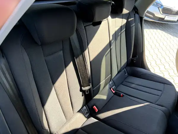 AUDI A4 AVANT (16/27)