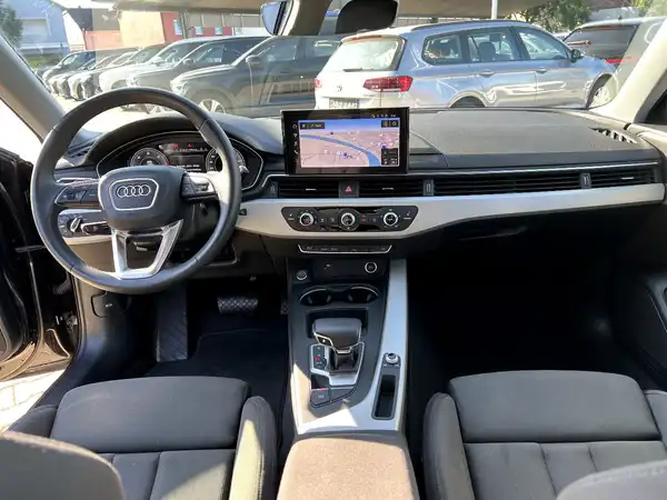 AUDI A4 AVANT (18/27)