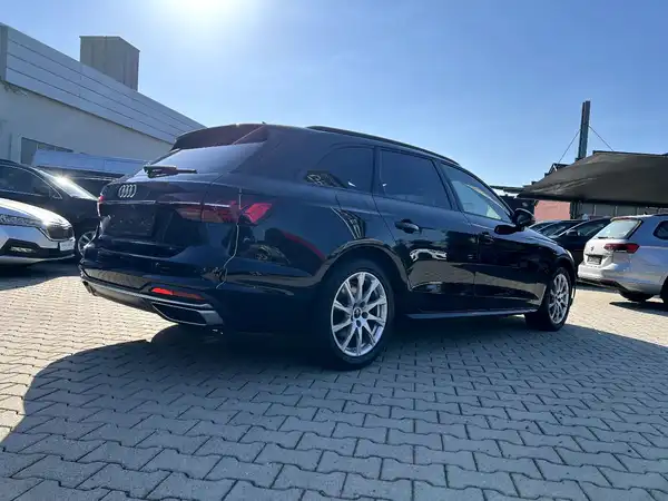 AUDI A4 AVANT (4/27)