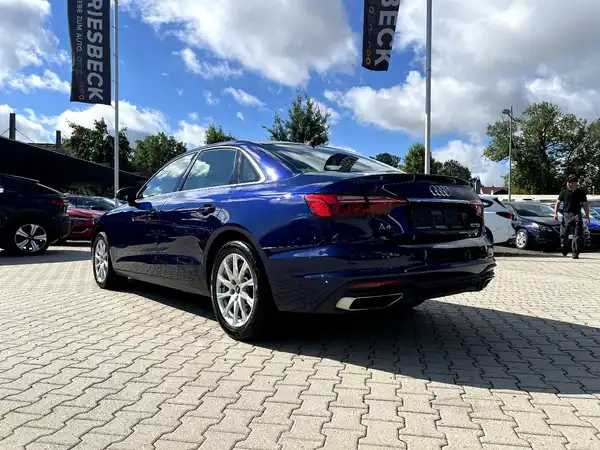 AUDI A4 (2/27)