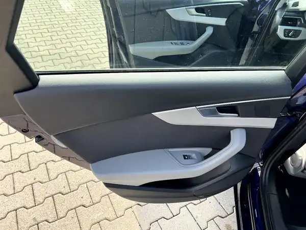 AUDI A4 (11/27)