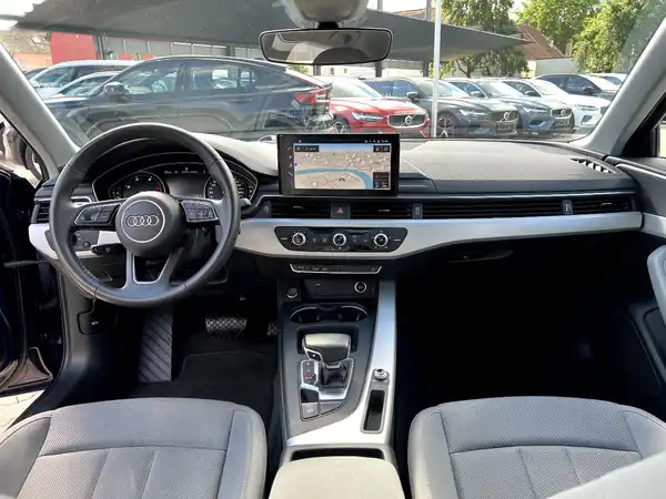 AUDI A4 (18/27)