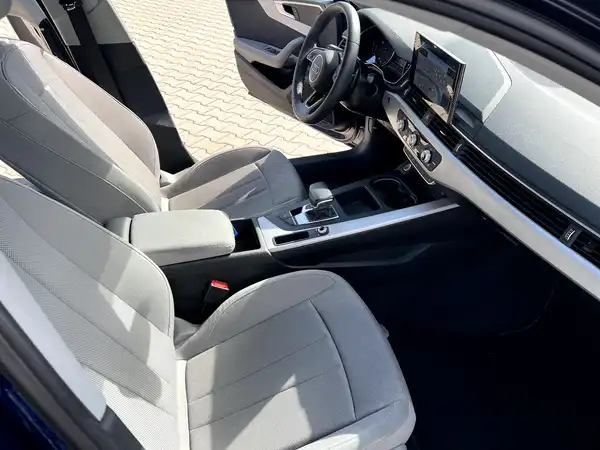 AUDI A4 (21/27)