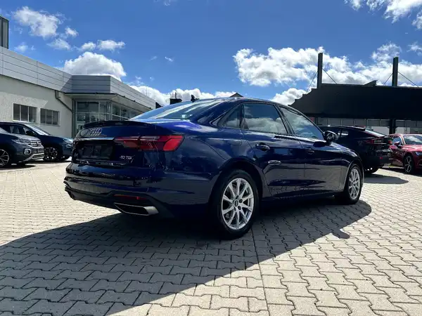 AUDI A4 (4/27)