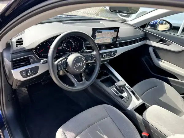 AUDI A4 (9/27)