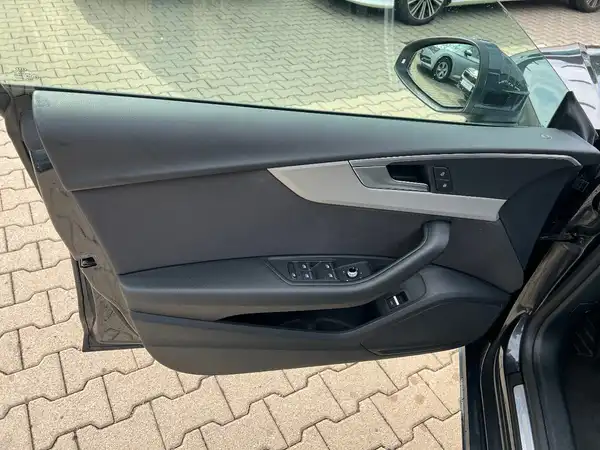 AUDI A5 SPORTBACK (11/28)