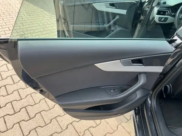 AUDI A5 SPORTBACK (12/28)