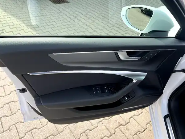 AUDI A6 AVANT (11/29)