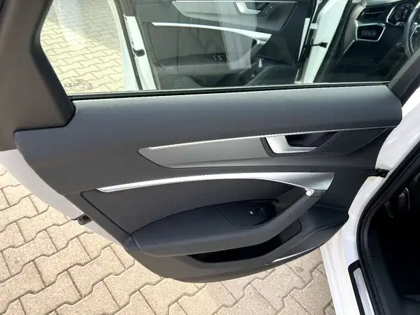 AUDI A6 AVANT (13/29)