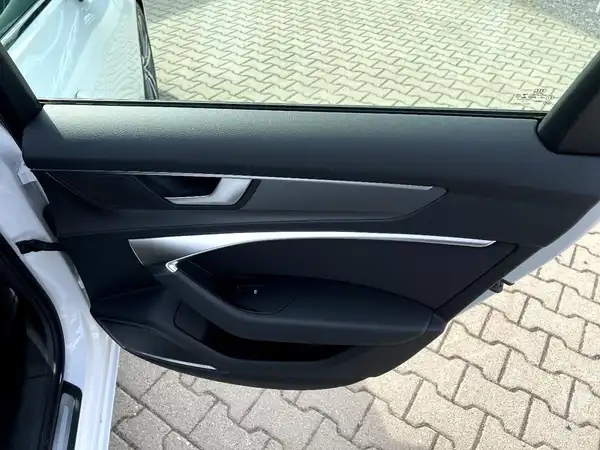 AUDI A6 AVANT (16/29)