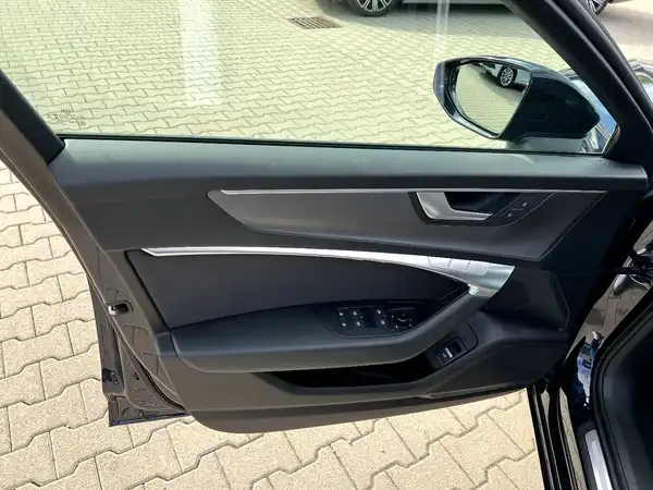 AUDI A6 AVANT (11/29)