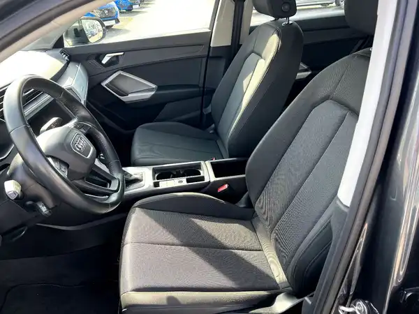 AUDI Q3 SPORTBACK (8/27)