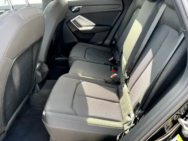 AUDI Q3 (12/27)