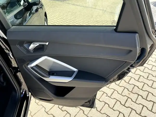 AUDI Q3 (14/27)