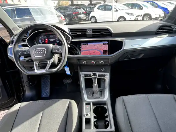 AUDI Q3 (17/27)