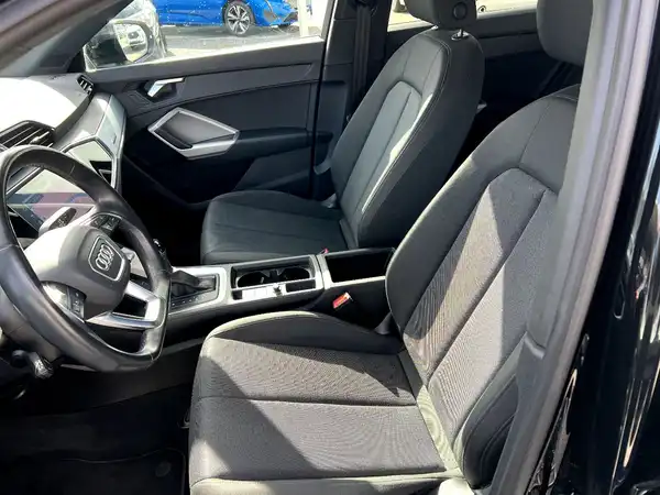 AUDI Q3 (8/27)