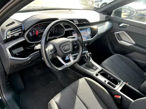 AUDI Q3 (9/27)