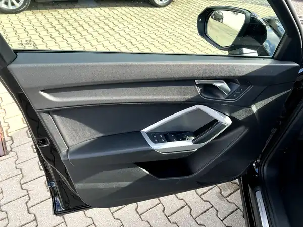 AUDI Q3 (10/27)