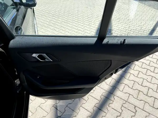 BMW 118 (14/28)