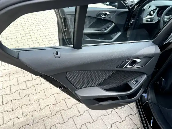 BMW 120 (11/27)