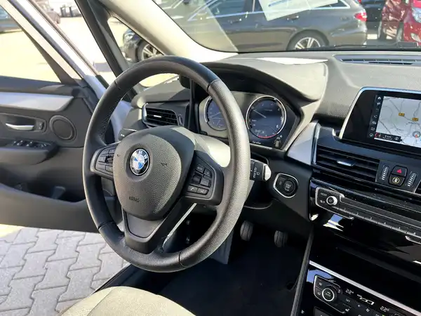 BMW 216 (30/30)